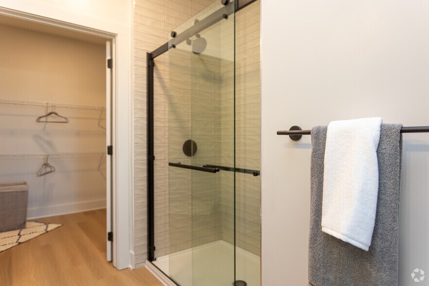 More Photos Of 930 W Mallard Creek Church Rd, Charlotte Apartments For Lease