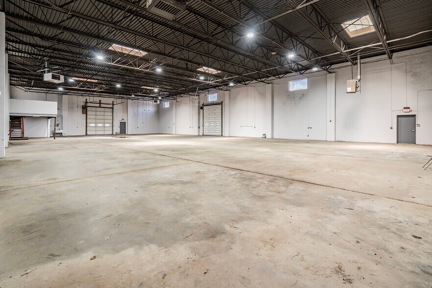 More Photos Of 173 Amboy Rd, Morganville Warehouse For Lease