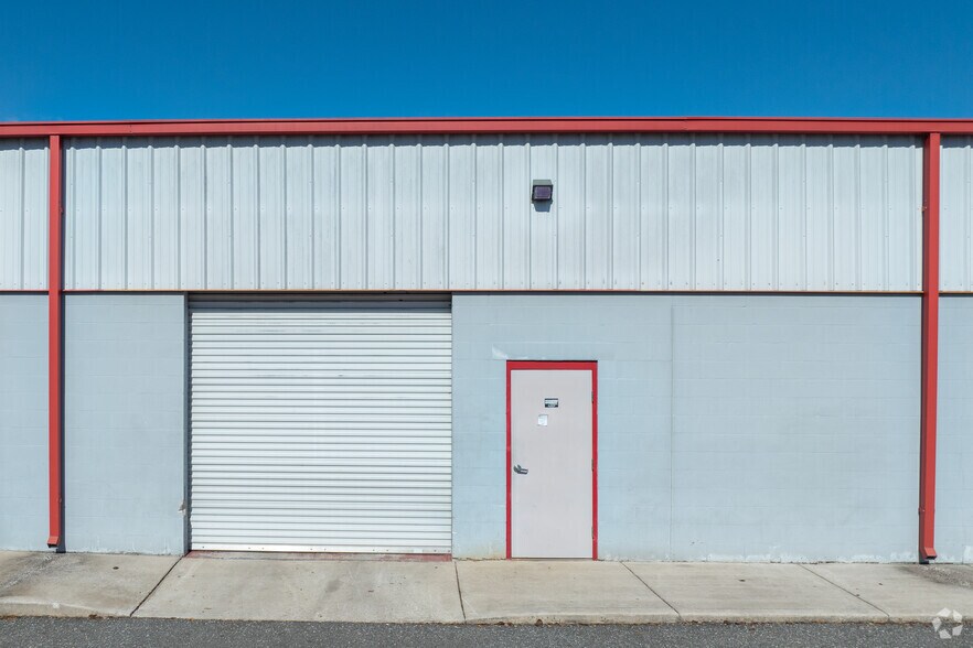 More Photos Of 9985 103rd St, Jacksonville Warehouse For Lease