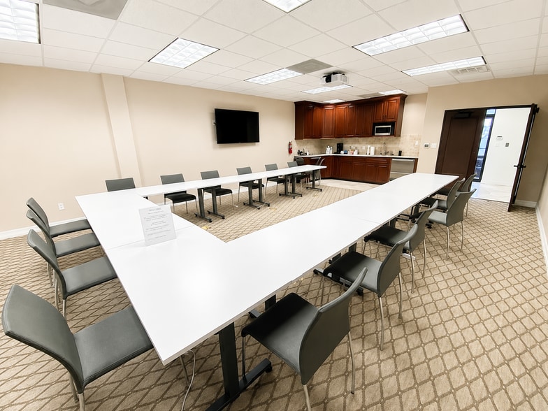 More Photos Of 96 Beach Walk Blvd, Conroe Office For Lease