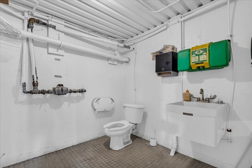 More Photos Of 1000 Shortcut Rd, Marine City Freestanding For Sale