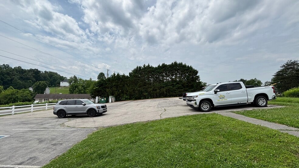 More Photos Of 11729 Chapman Hwy, Seymour Medical For Lease