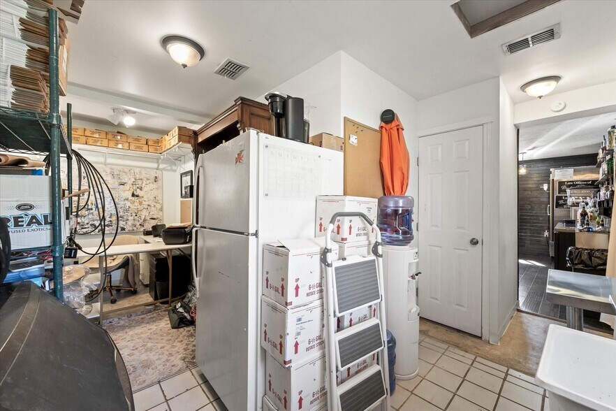 More Photos Of 608 SW Big Bend Trl, Glen Rose Restaurant For Sale