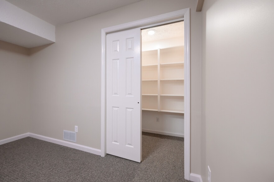 More Photos Of 216 E Reynolds Rd, Lexington Office For Lease