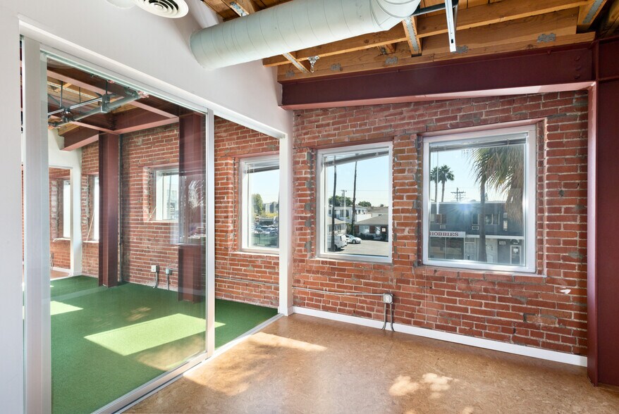 More Photos Of 2917 Santa Monica Blvd, Santa Monica Loft Creative Space For Lease