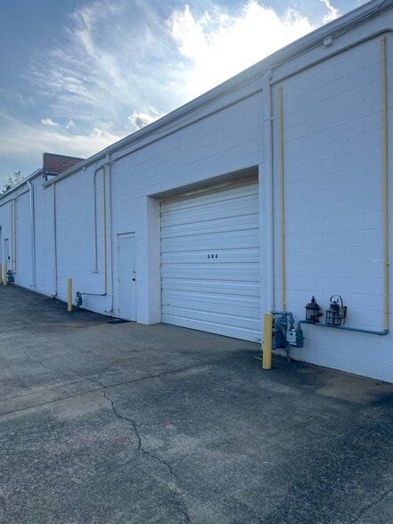 More Photos Of 11156-11174 Downs Rd, Pineville Light Distribution For Lease