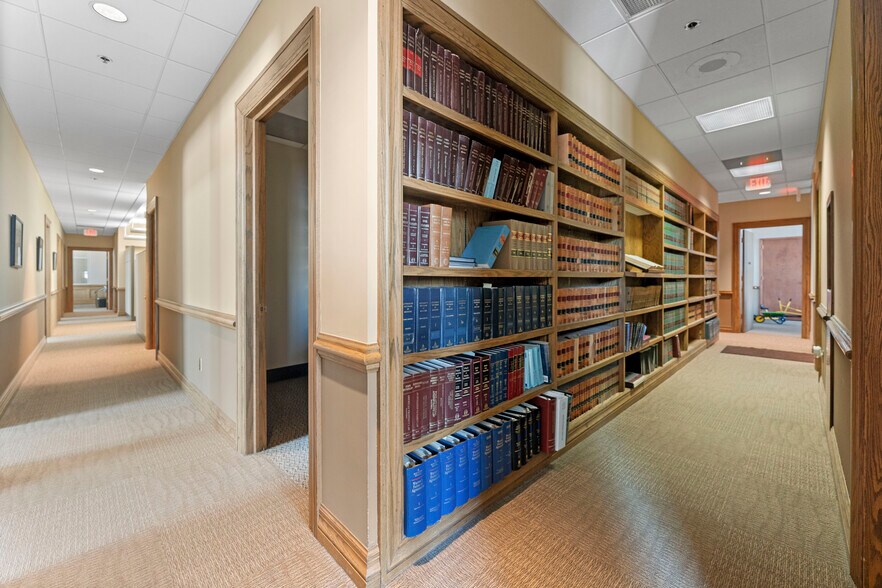 More Photos Of 526 2nd Ave SE, Cedar Rapids Office For Sale