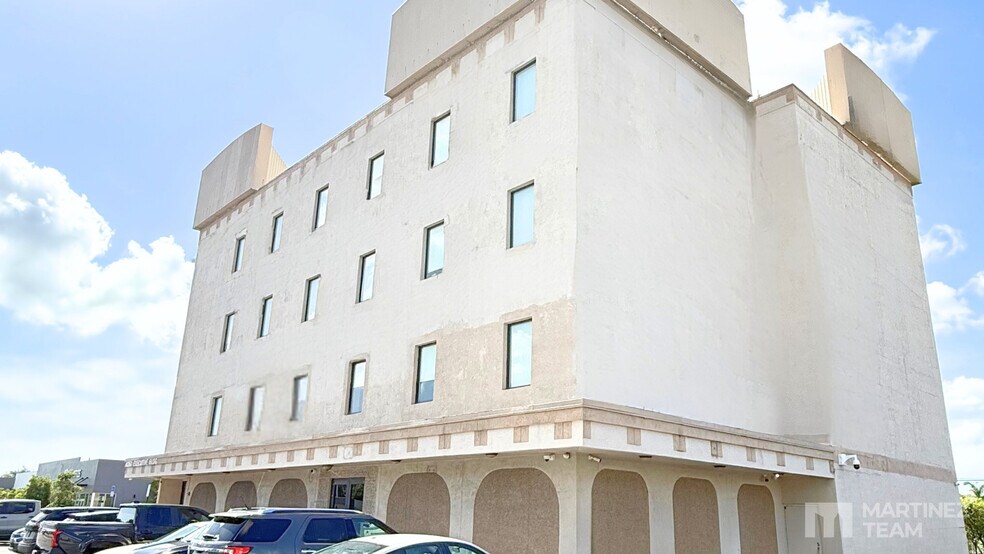 More Photos Of 4350 W Hallandale Beach Blvd, Pembroke Park Office For Lease