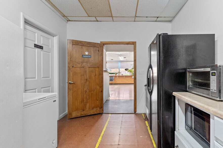 More Photos Of 109-111 Green St, Herkimer Office For Sale
