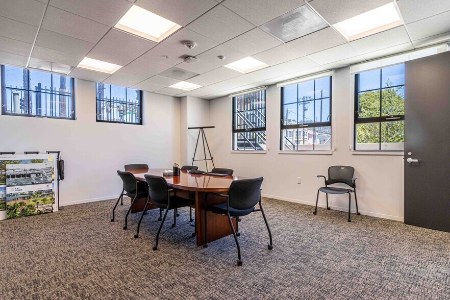 More Photos Of 2201 Bayshore Blvd, San Francisco Office For Lease