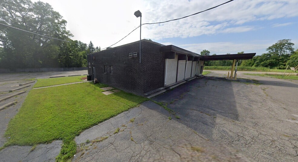 More Photos Of 31062 Ecorse Rd, Romulus Bank For Lease