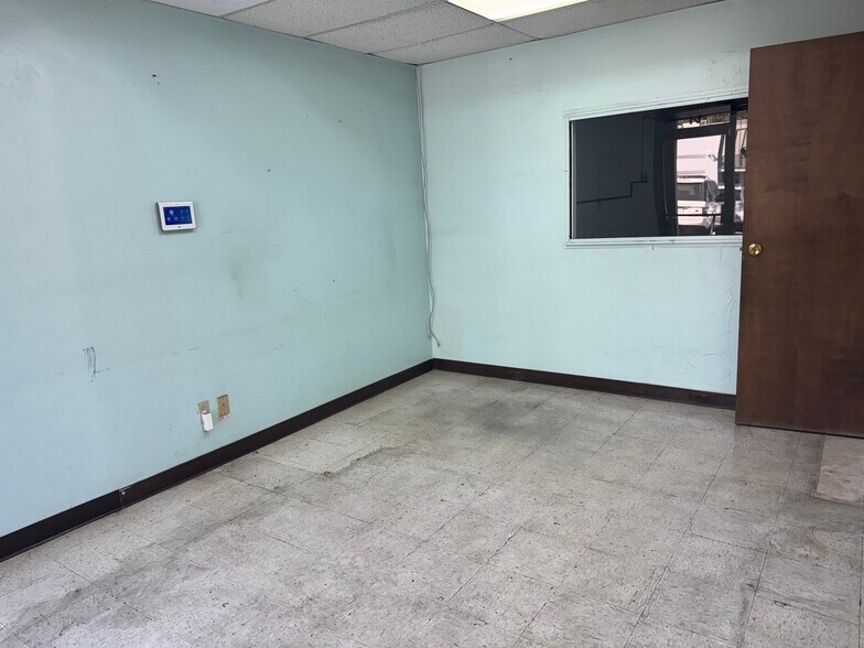 More Photos Of 1701 Fortune Dr, San Jose Manufacturing For Lease