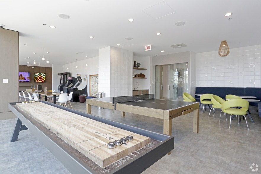 More Photos Of 1140 N Wells St, Chicago Apartments For Lease