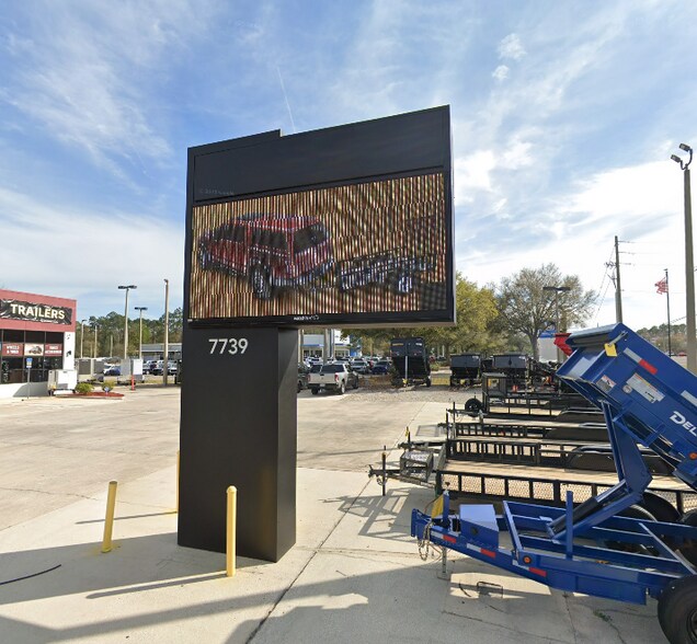 More Photos Of 7739 Blanding Blvd, Jacksonville Auto Dealership For Lease
