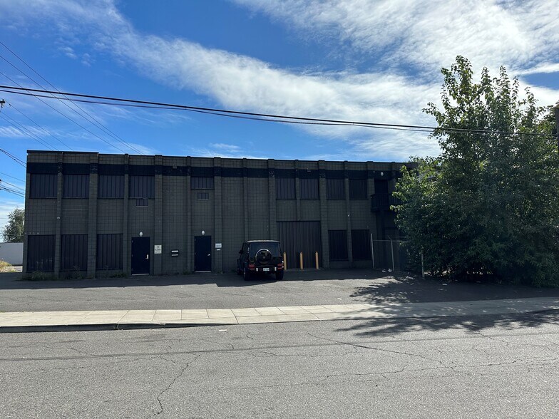 More Photos Of 8316 N Albina Ave, Portland Manufacturing For Sale