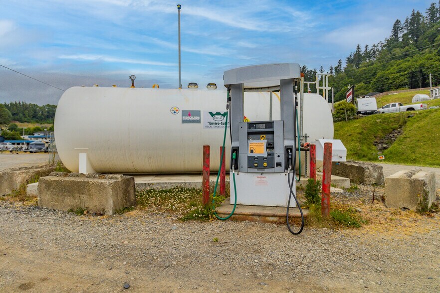 More Photos Of 444 Front St, Sekiu Hotel For Sale