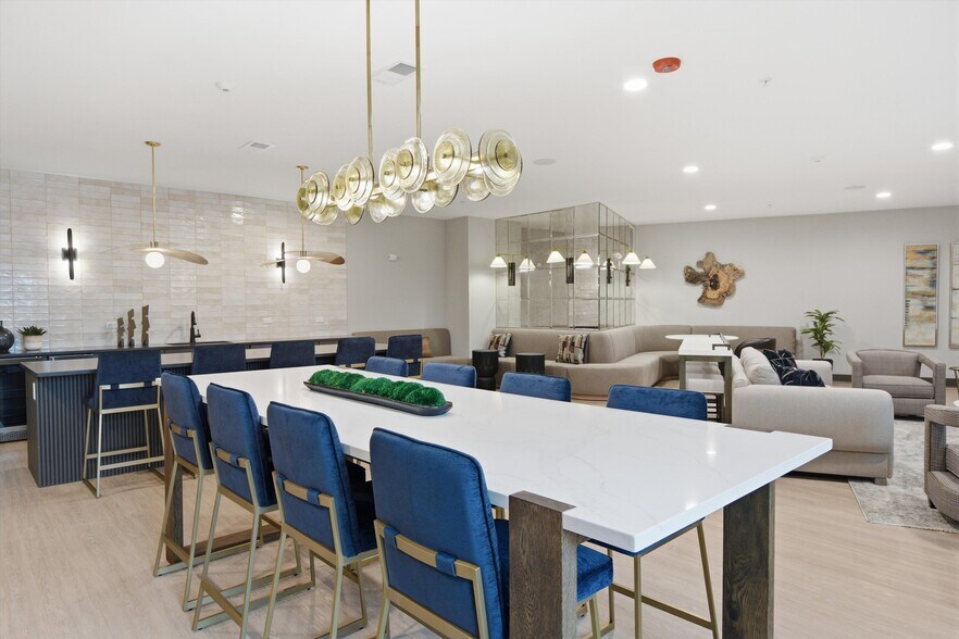 More Photos Of 1850 Glenview Rd, Glenview Apartments For Lease