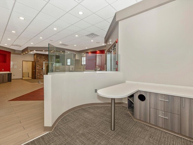 More Photos Of 100 S Main St, Smithsburg Bank For Sale