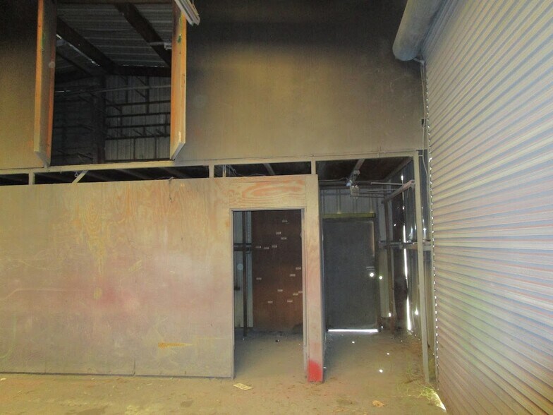 More Photos Of 23095 Yupon St, Porter Warehouse For Sale