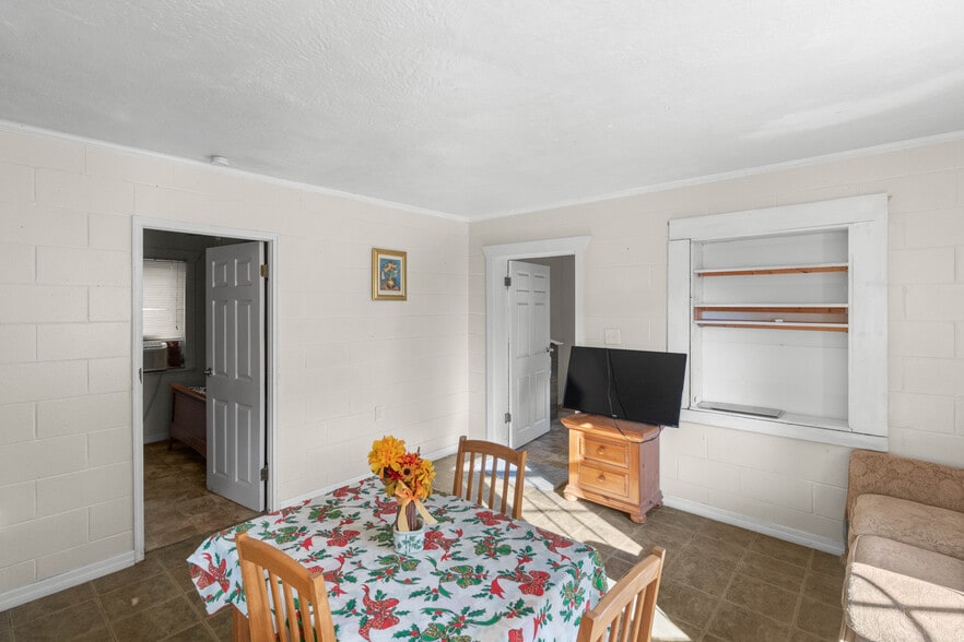 More Photos Of 6808 Lake Griffin Rd, Lady Lake Hotel For Sale