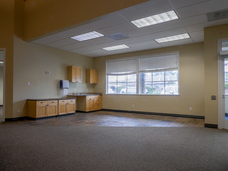 More Photos Of 1605 N Coast Hwy, Newport Office For Lease