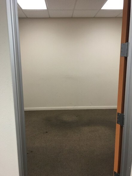 More Photos Of 192 Technology Dr, Irvine Light Distribution For Lease