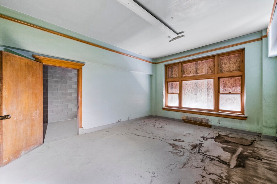 More Photos Of 502 S Main St, Rock Springs General Retail For Sale