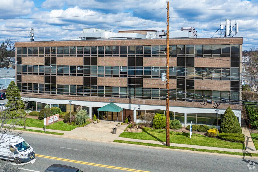 More Photos Of 299 Market St, Saddle Brook Office For Lease