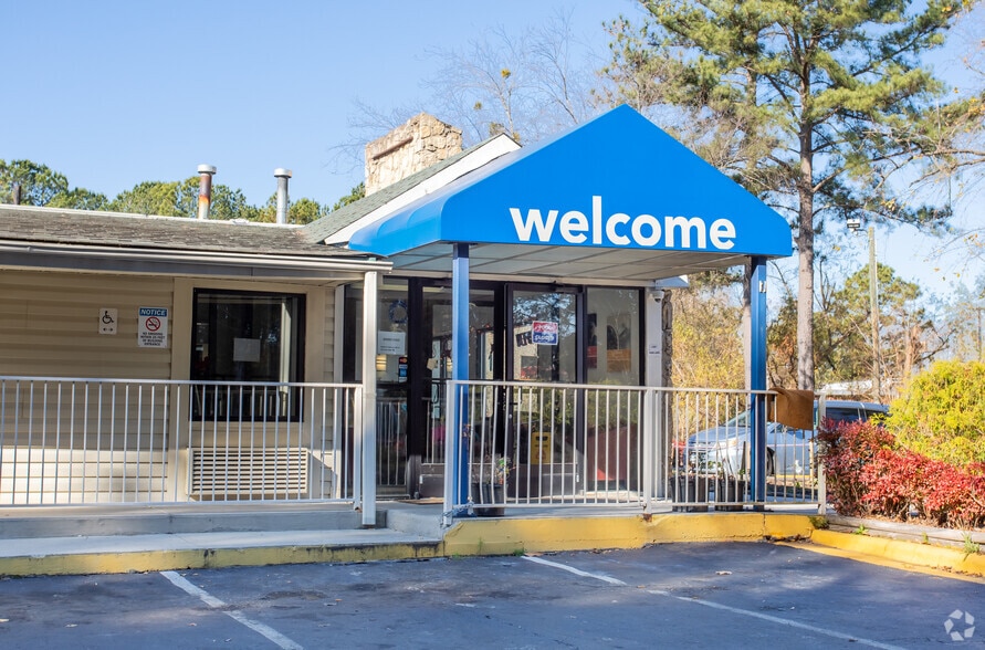 More Photos Of 2076 Cedar Creek Rd, Fayetteville Hotel For Sale