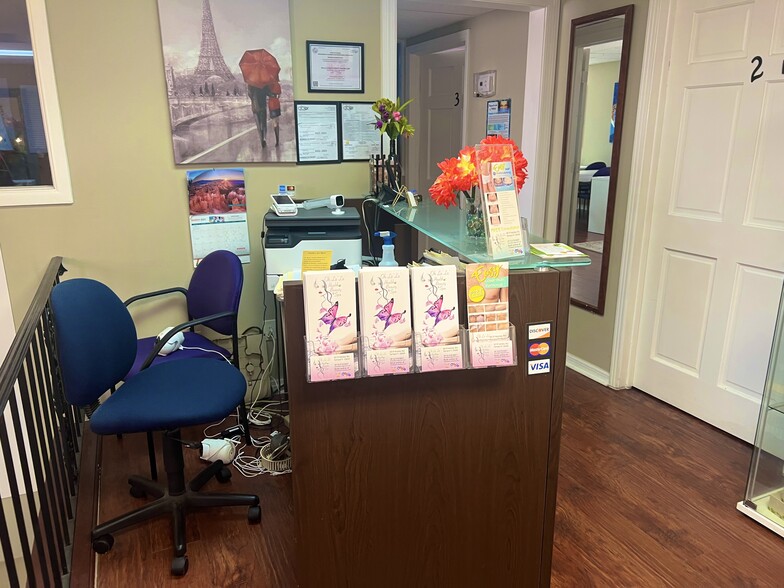 More Photos Of 5519 Hanley Rd, Tampa Storefront Retail Office For Sale