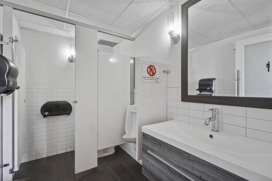 More Photos Of 32 Rue Saint-Charles, Longueuil Office For Lease