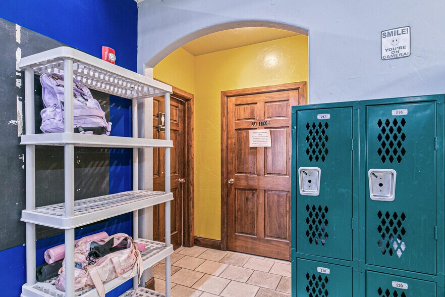 More Photos Of 991 Platte River Blvd, Brighton Storefront For Sale