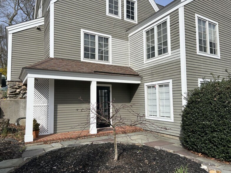 More Photos Of 23 Woodland Rd, Madison Office Residential For Lease