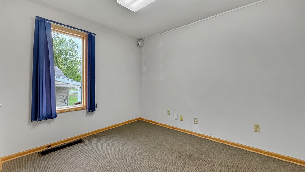 More Photos Of 1200 S Mitchell St, Cadillac Office For Lease