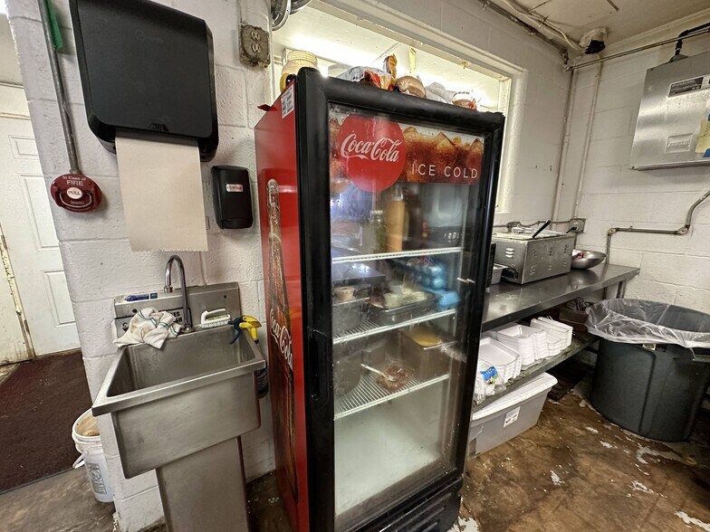 More Photos Of 110 W Carl Hubbell Blvd, Meeker Storefront Retail Office For Sale