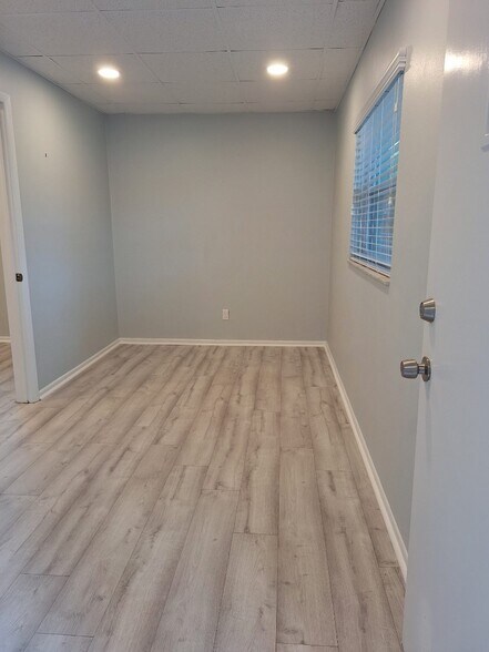 More Photos Of 100 Larchwood Dr, Largo Medical For Lease