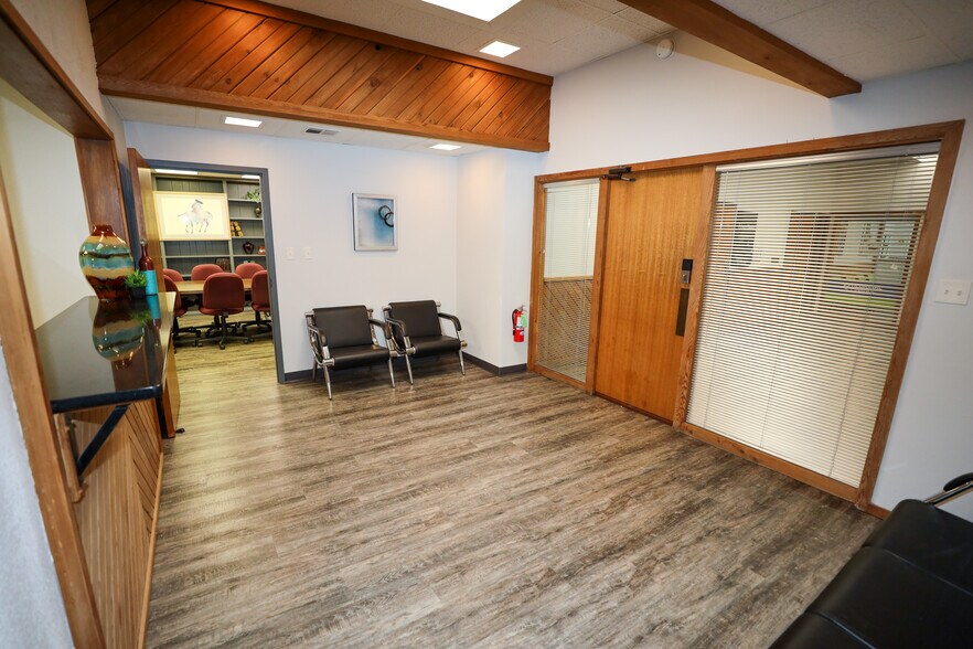 More Photos Of 320 E Carl Albert Pky, Mcalester Coworking Space