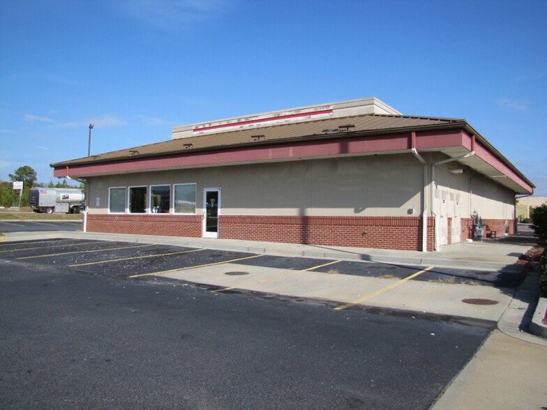 More Photos Of 1224 Eisenhower Pky, Macon-Bibb Restaurant For Lease