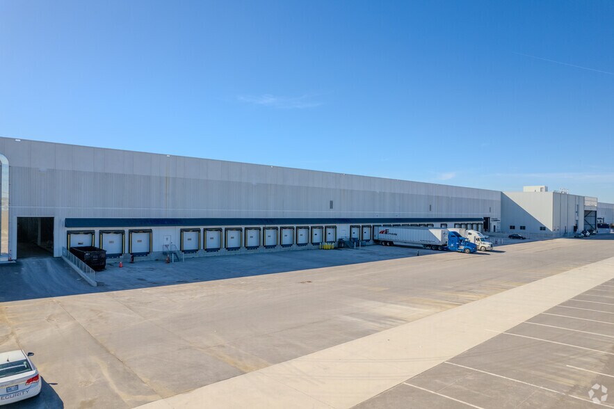 More Photos Of 100 Ace Dr, Brampton Distribution For Lease
