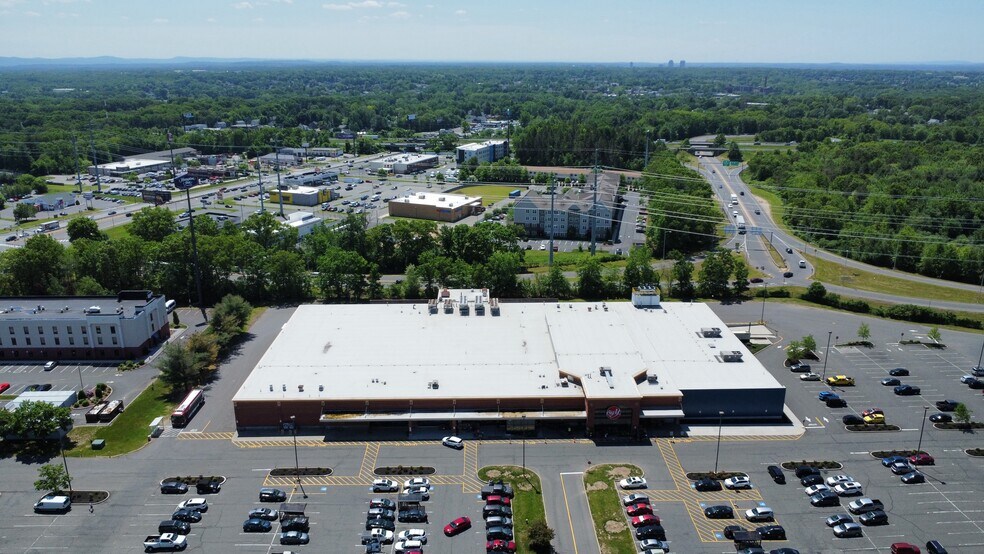 More Photos Of 650 Memorial Dr, Chicopee Supermarket For Lease