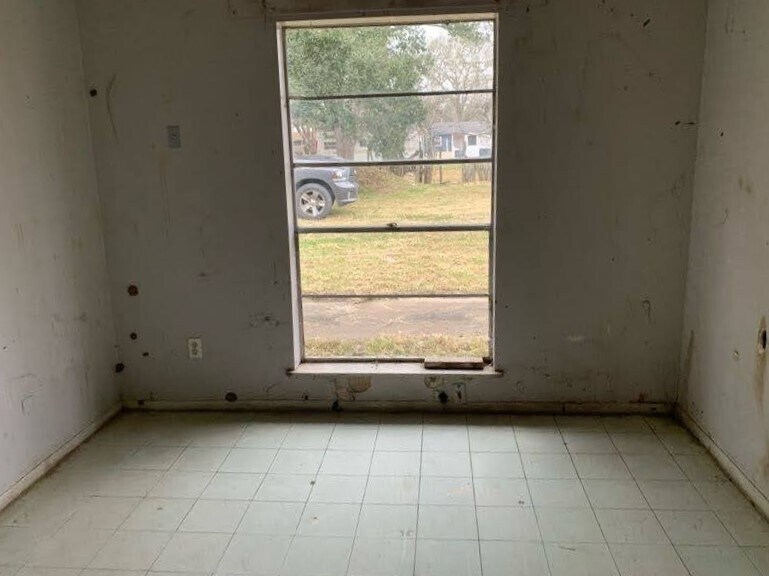 More Photos Of 1015 N Liberty St, El Campo Land For Sale