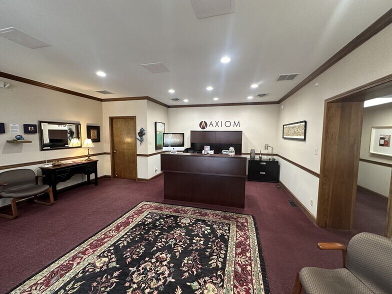 More Photos Of 215 NW Martin Luther King Jr Blvd, Evansville Office For Sale