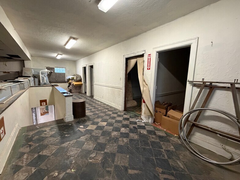 More Photos Of 814 Cleveland Ave NW, Canton Freestanding For Lease