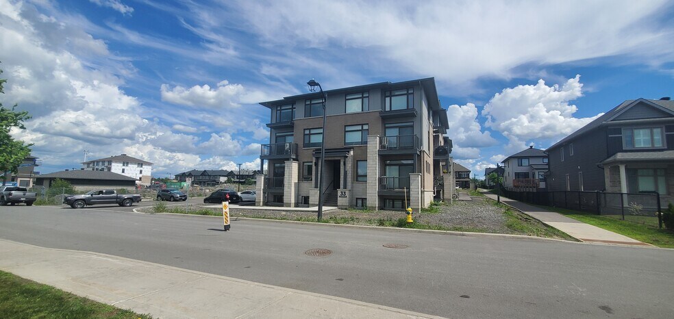 More Photos Of 33 Salamander Way, Ottawa Apartments For Sale