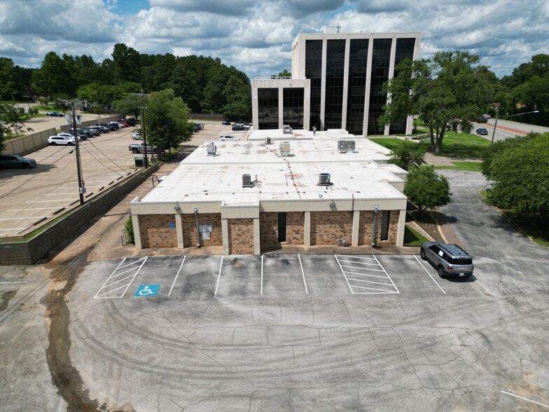 More Photos Of 3025 & 3027 S SE 323 loop, Tyler Office For Sale