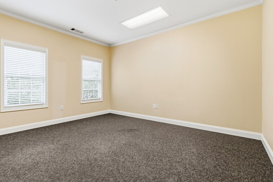 More Photos Of 100-126 Prospect Pl, Alpharetta Office For Sale