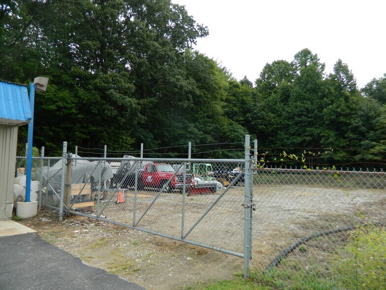 More Photos Of 37521 Green St, New Baltimore Carwash For Sale