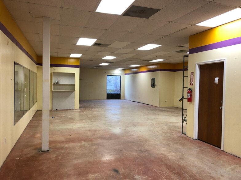 More Photos Of 1039 N Interstate 35E, Carrollton Research And Development For Lease