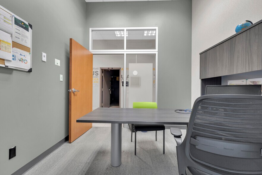 More Photos Of 1 Riverside Dr W, Windsor Office For Lease