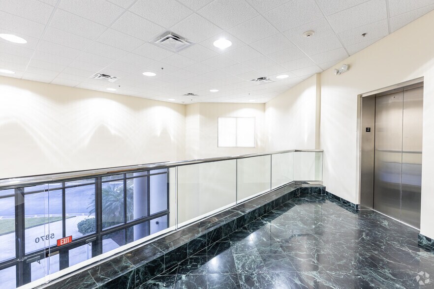 More Photos Of 5870 N Hiatus Rd, Tamarac Unknown For Lease